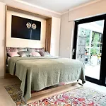 Luxurious With Fireplace And Garden *