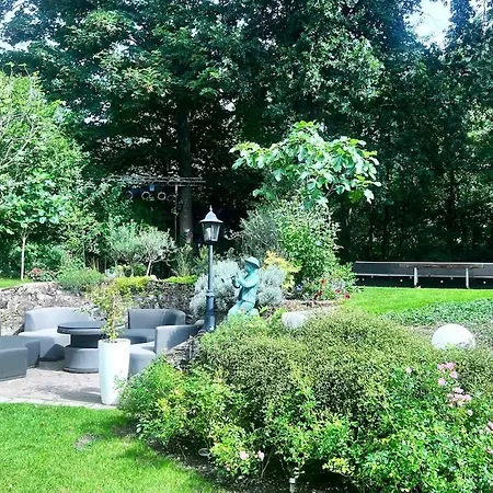 Luxurious With Fireplace And Garden *