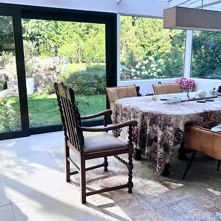 Luxurious With Fireplace And Garden *