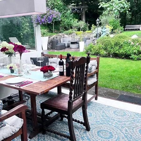 Luxurious With Fireplace And Garden Appartement