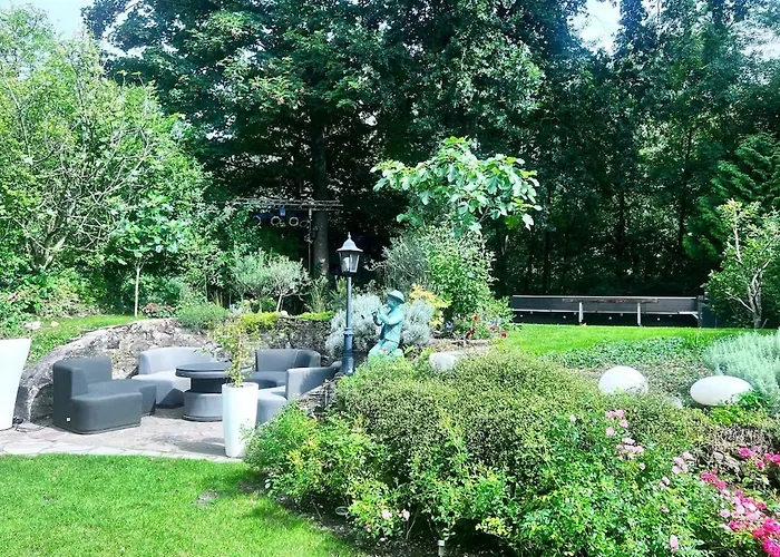 Luxurious With Fireplace And Garden *