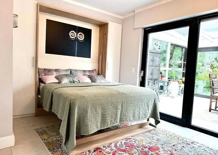 Luxurious With Fireplace And Garden *