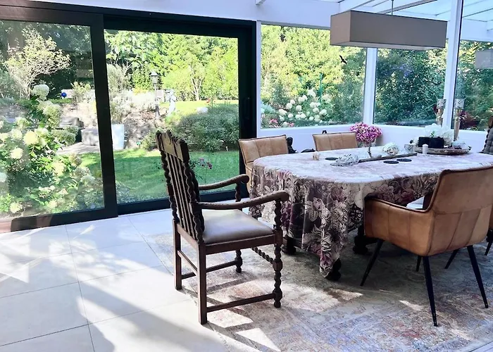 Luxurious With Fireplace And Garden *