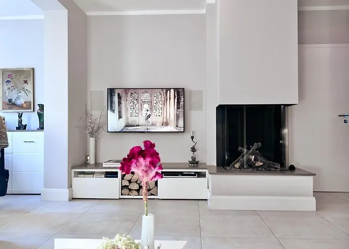 Luxurious With Fireplace And Garden Apartman